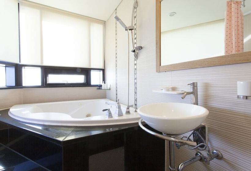 سوییت اجرایی, Sunset