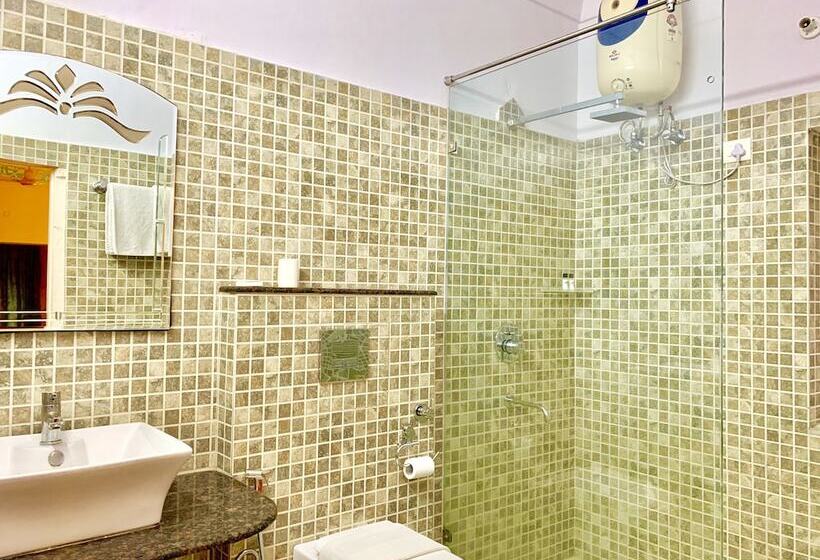 اتاق لوکس سه تخته, Suryaa Villa   A Boutique Heritage