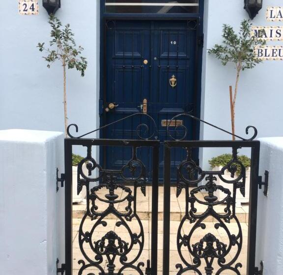 スイート, The Charles Cafe & Guesthouse