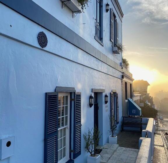 スイート, The Charles Cafe & Guesthouse