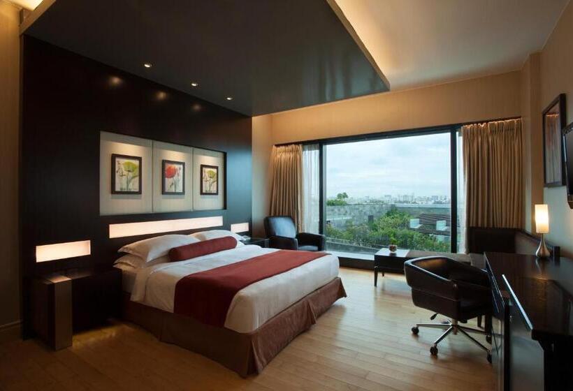 디럭스 룸 킹사이즈 침대, The Oterra