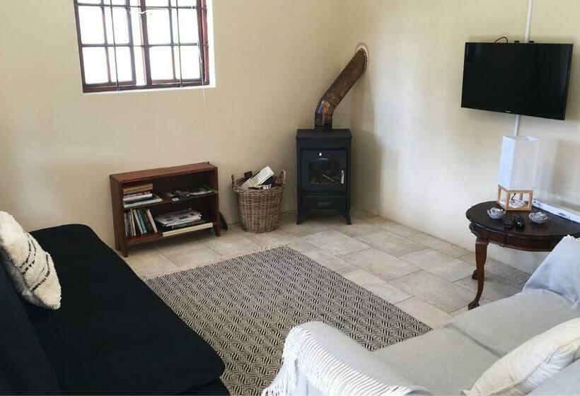 בקתת חדר, Wild Hare Cottages