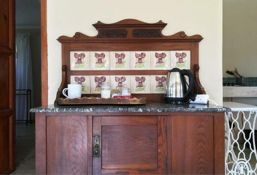 בקתת חדר, Wild Hare Cottages