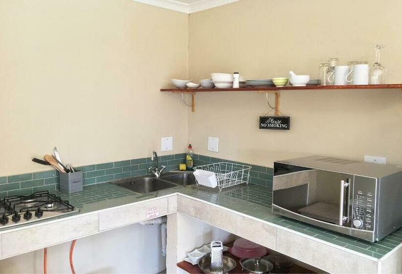 בקתת חדר, Wild Hare Cottages