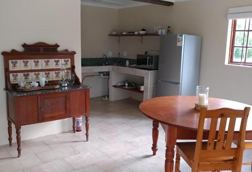 בקתת חדר, Wild Hare Cottages