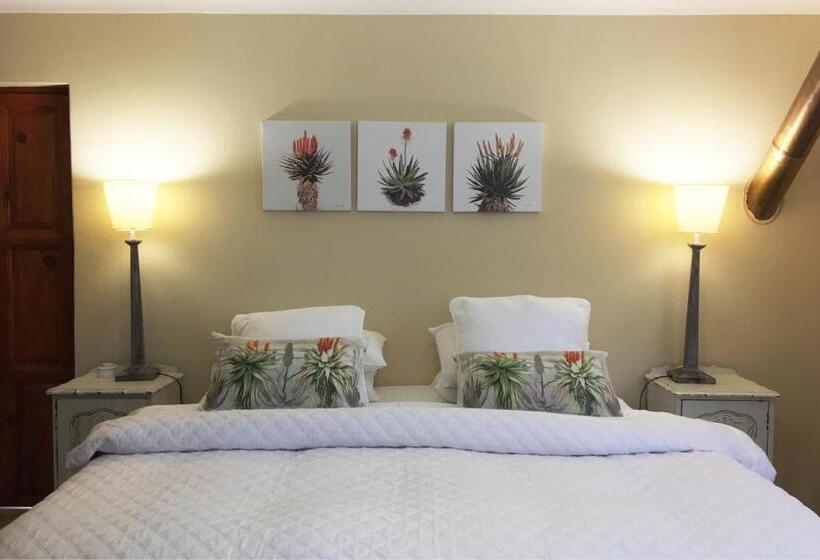 בקתת חדר, Wild Hare Cottages