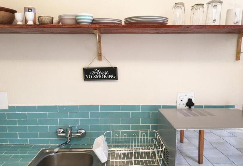 בקתת חדר, Wild Hare Cottages