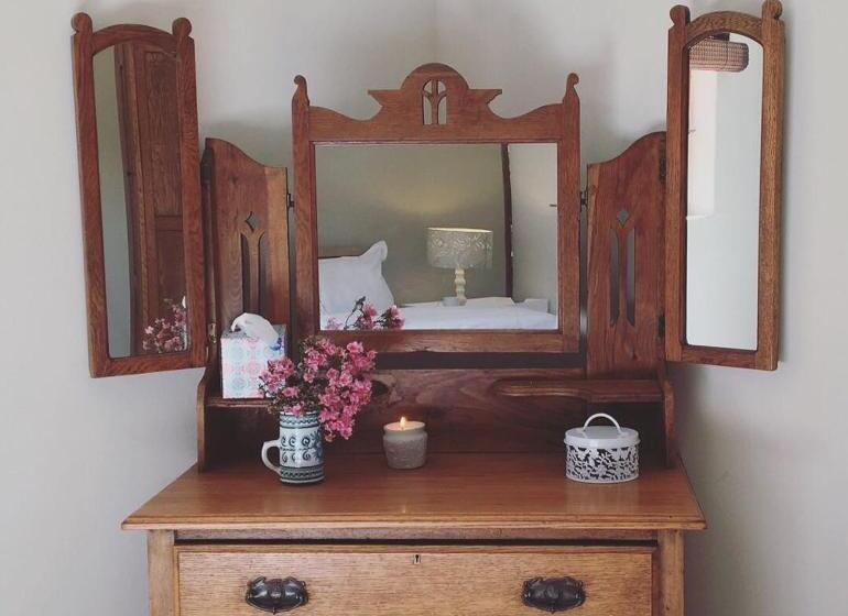 בקתת חדר, Wild Hare Cottages