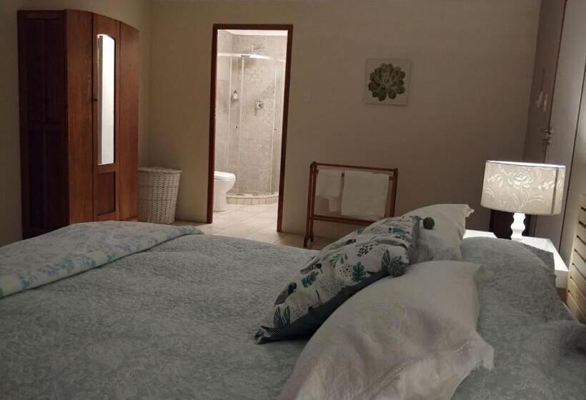 בקתת חדר, Wild Hare Cottages