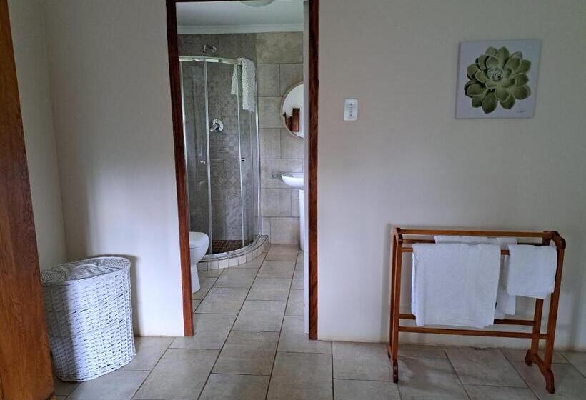 בקתת חדר, Wild Hare Cottages