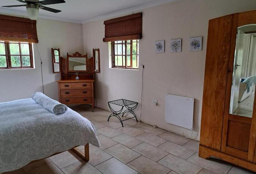 בקתת חדר, Wild Hare Cottages