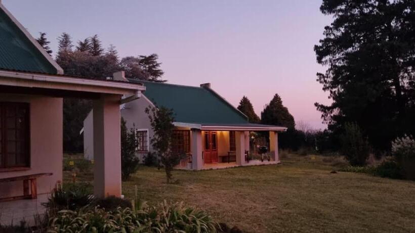 בקתת חדר, Wild Hare Cottages