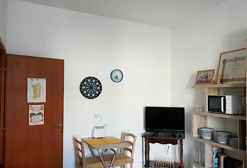 חדר סטנדרט לשלושה עם חדר אמבטיה משוף, B&b Il Cortile Del Sole