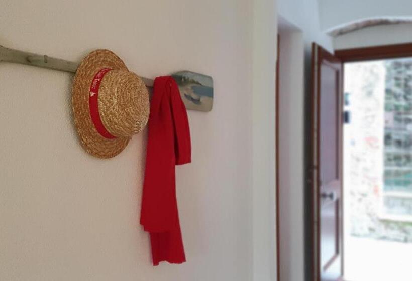 اتاق لوکس با بالکن و چشمانداز دریا, Arbanella