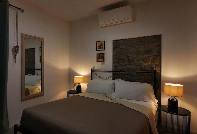 اتاق استاندارد با بالکن و چشمانداز دریا, Arbanella