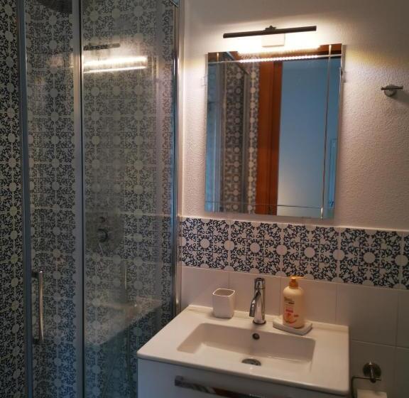 اتاق استاندارد با بالکن و چشمانداز دریا, Arbanella