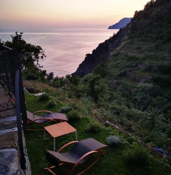 اتاق لوکس با چشمانداز دریا, Arbanella