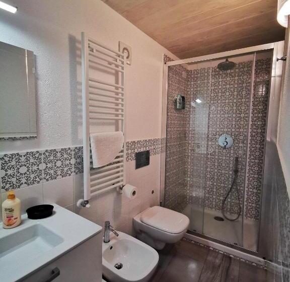 اتاق لوکس با چشمانداز دریا, Arbanella