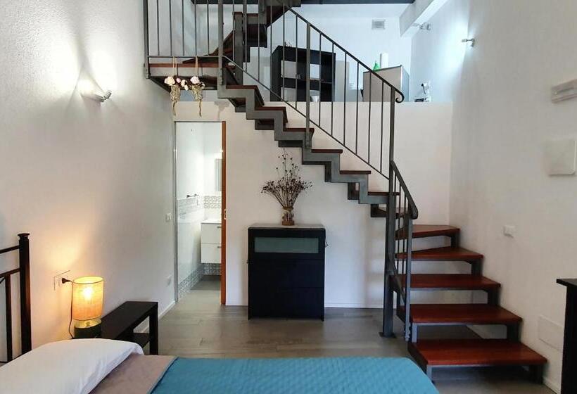 اتاق لوکس با چشمانداز دریا, Arbanella