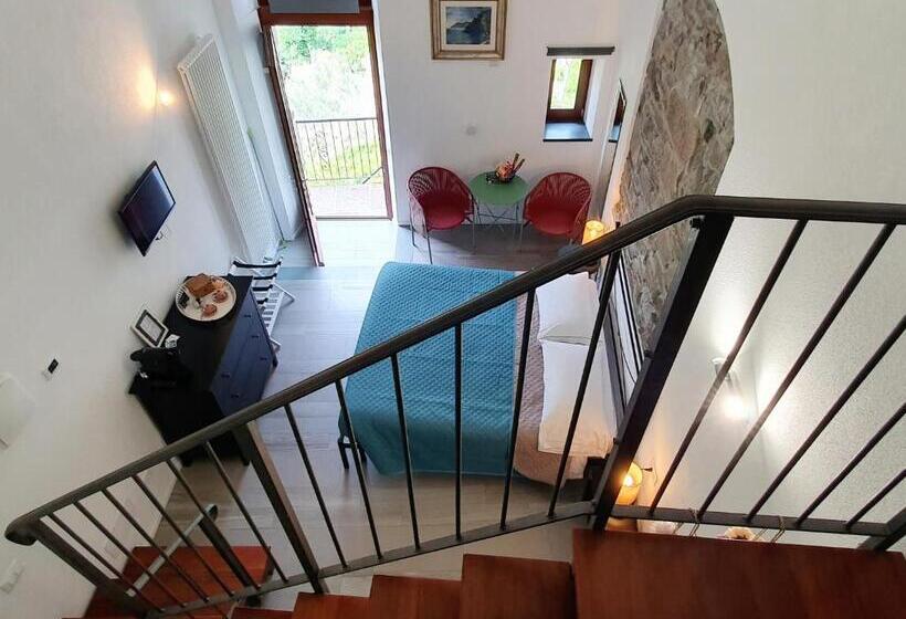 اتاق لوکس با چشمانداز دریا, Arbanella