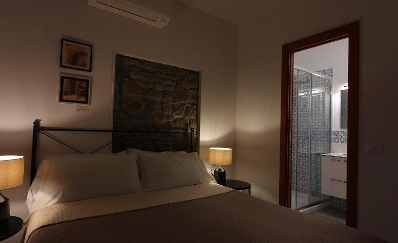 اتاق استاندارد با بالکن و چشمانداز دریا, Arbanella