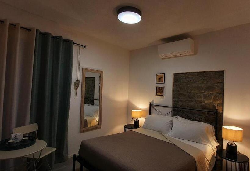 اتاق استاندارد با بالکن و چشمانداز دریا, Arbanella