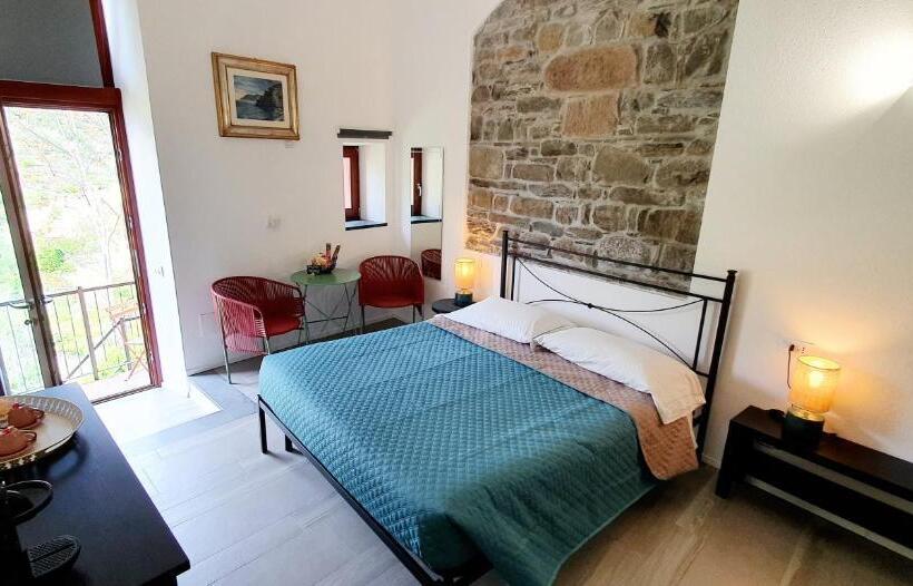 اتاق لوکس با چشمانداز دریا, Arbanella