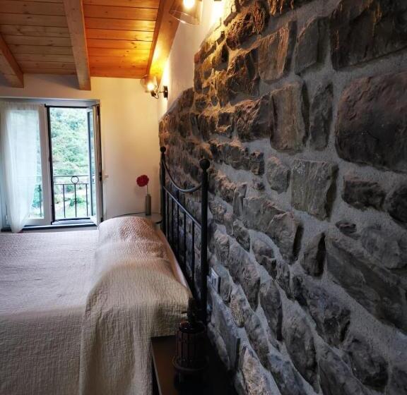 اتاق لوکس با چشمانداز دریا, Arbanella