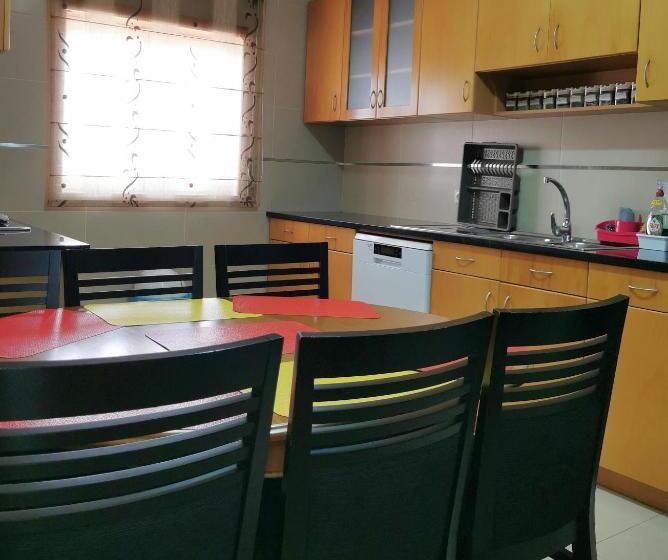 سوئیت با تخت بزرگ, Ricky Guesthouse