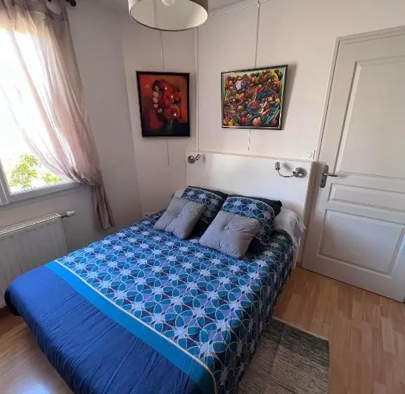 スタンダードルーム, La Chambre Des Amis