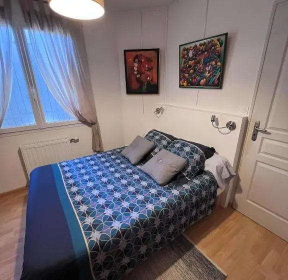 スタンダードルーム, La Chambre Des Amis
