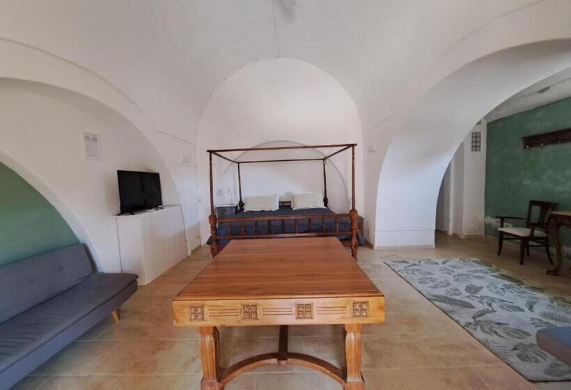 חדר משפחתי, La Fragna