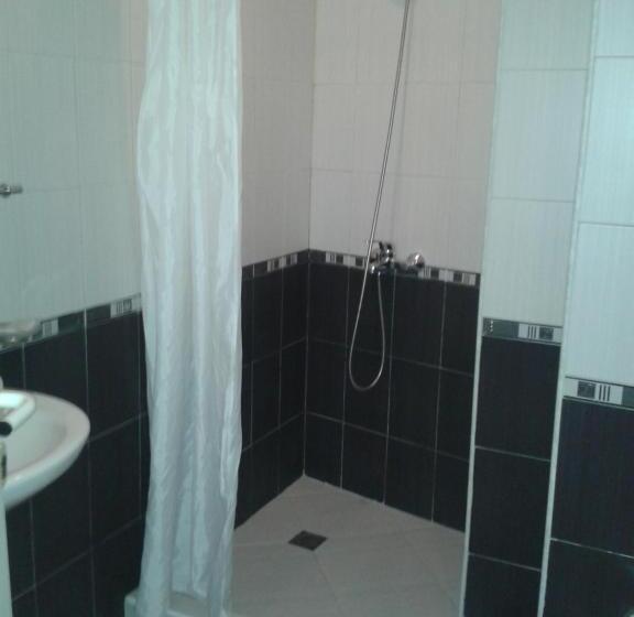 חדר קלאסי לשלושה, Seasons 2