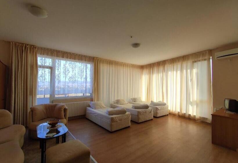 חדר סטודיו סטנדרד, Seasons 2