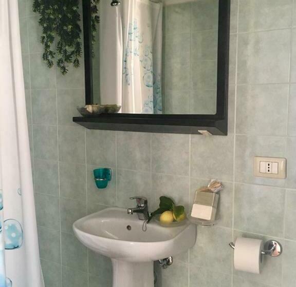 اتاق استاندارد با چشمانداز دریا, Villa Pietrafiore