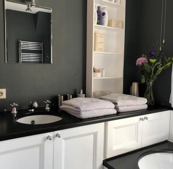 اتاق لوکس با تخت بزرگ, The Lastage Inn   Bed & Breakfast