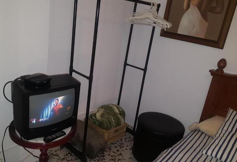 バス共有のスタンダードルーム, El Rengue