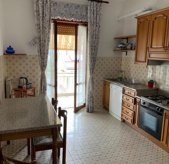 バス共有のスタンダードルーム, Affittacamere Serravalle Shopping