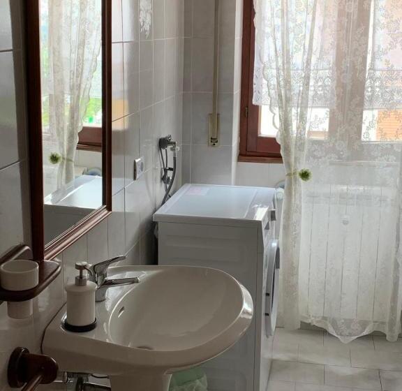 バス共有のスタンダードルーム, Affittacamere Serravalle Shopping