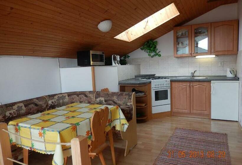 اتاق استاندارد سه نفره, Vila Mirka