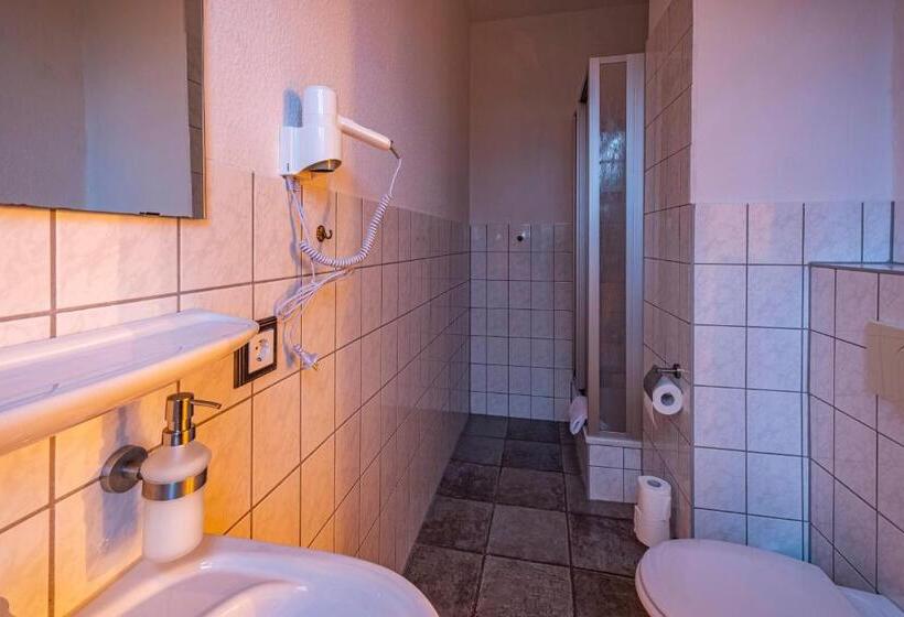 Семейный Номер, Wasserschloss Podelwitz