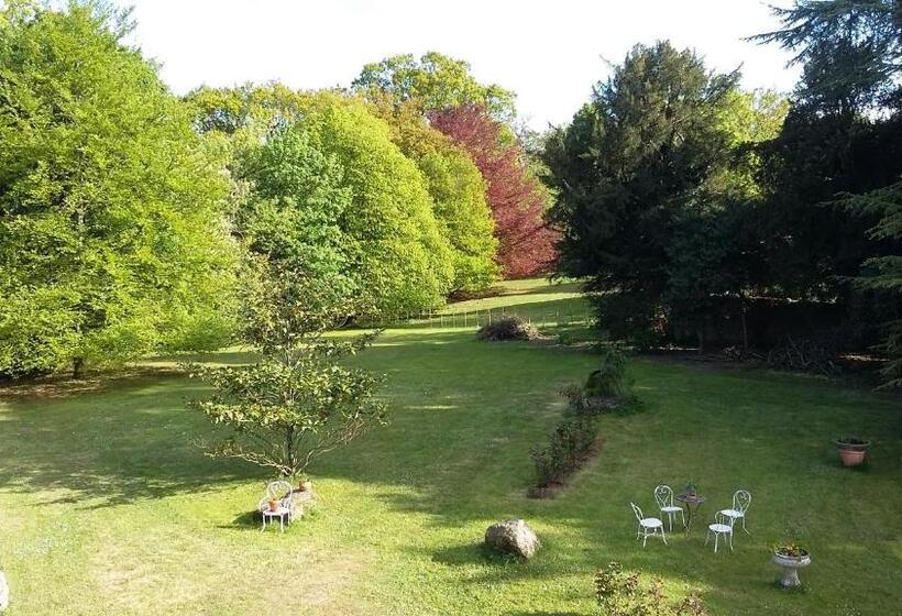 スタンダードトリプルルームの外観-バスルーム, Les Hôtes Du Prieuré