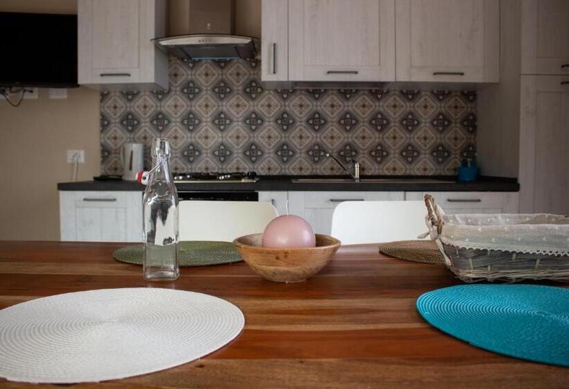 דירת חדר סופריור, A Baracca Du Pei