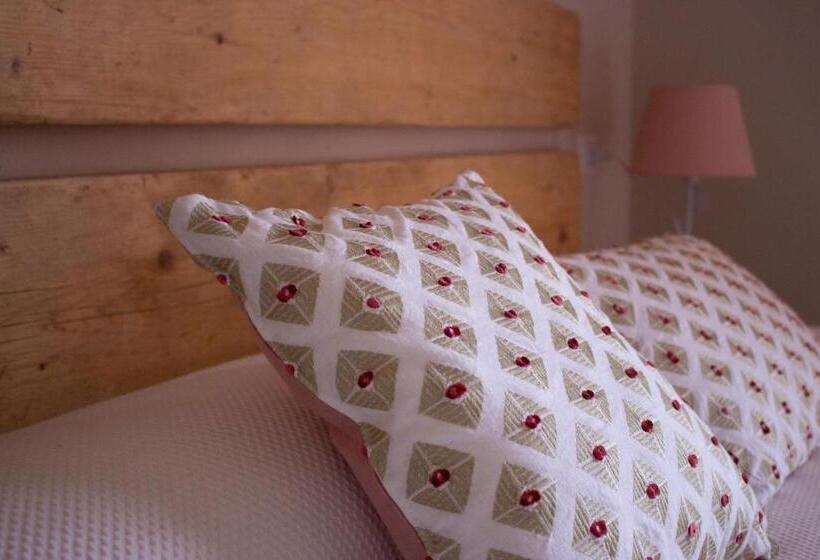 דירת חדר סופריור, A Baracca Du Pei