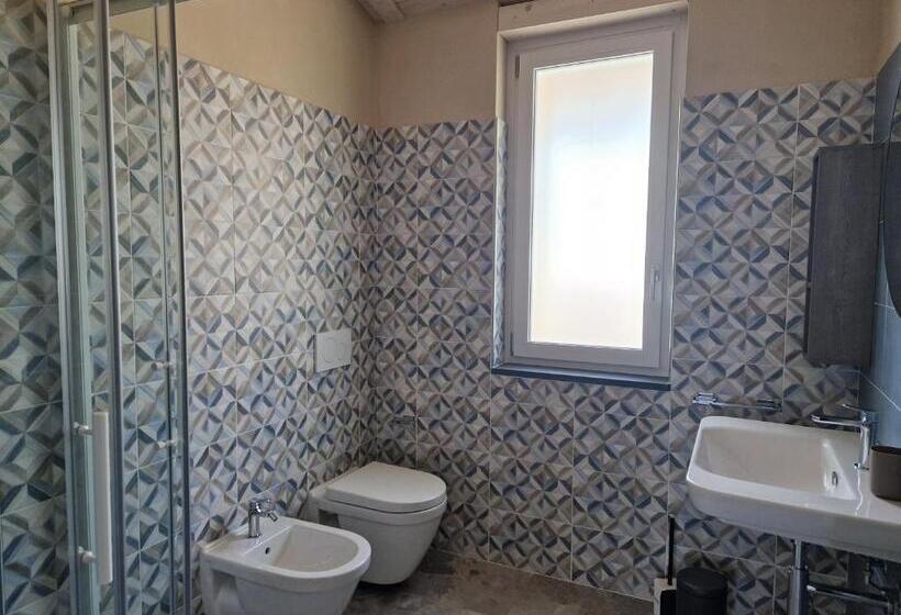 דירת שלושה חדרים, A Baracca Du Pei