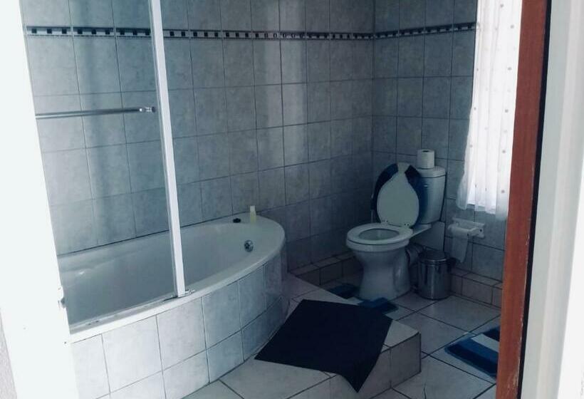 バルコニー付きスタンダードルーム, Tropical Paradise Guest House