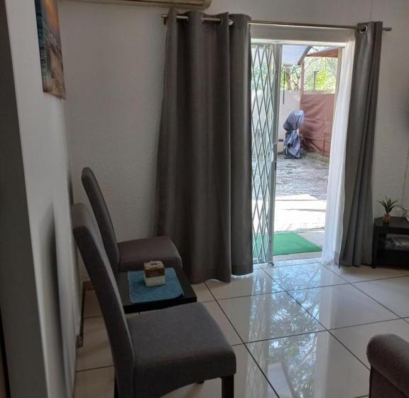 Quarto Familiar, Tropical Paradise Guest House