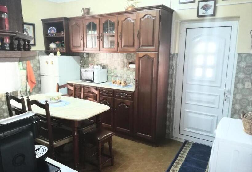 חדר סטנדרטי לארבעה עם חדר אמבטיה משותף, Casa Rafael