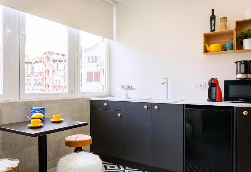 إستوديو قياسى, Habitaka, Hogares De Paso