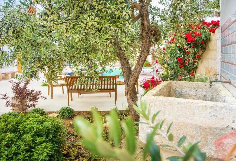 חדר סטנדרט לשלושה עם נוף לגינה, Biancolino